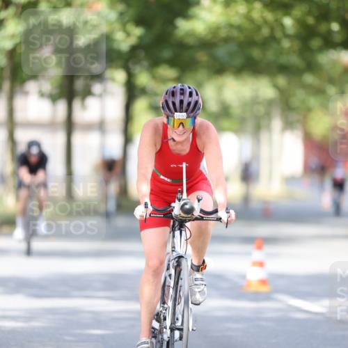 11.08.2024 - GEWOBA Citytriathlon Bremen H.Heesch http://msf.ph/oto/6777046 11.08.2024 11:45:13 Radfahren 819, 827, 927, 973, 974, 996, 1030 meine-sportfotos.de