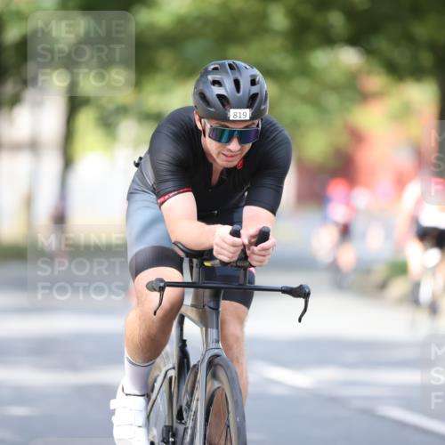 11.08.2024 - GEWOBA Citytriathlon Bremen H.Heesch http://msf.ph/oto/6777117 11.08.2024 11:45:16 Radfahren 819, 900, 927, 973, 974, 1030 meine-sportfotos.de
