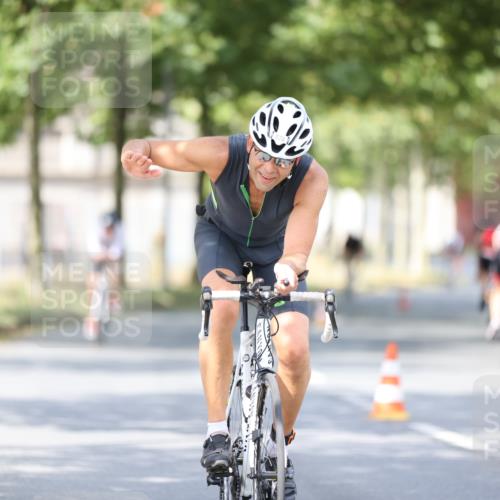 11.08.2024 - GEWOBA Citytriathlon Bremen H.Heesch http://msf.ph/oto/6777139 11.08.2024 11:45:18 Radfahren 819, 900, 974, 1030 meine-sportfotos.de