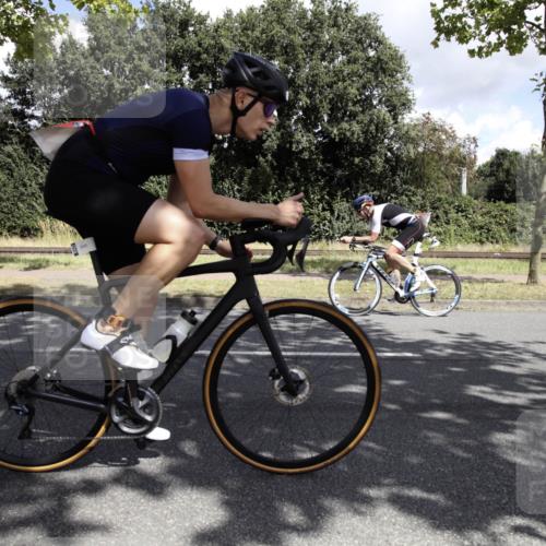 11.08.2024 - GEWOBA Citytriathlon Bremen H.Heesch http://msf.ph/oto/6777443 11.08.2024 12:32:54 Radfahren 786, 834, 846, 861, 916, 957, 967, 998, 1011, 1020, 1039 meine-sportfotos.de