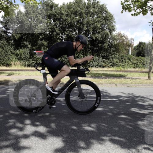 11.08.2024 - GEWOBA Citytriathlon Bremen H.Heesch http://msf.ph/oto/6777446 11.08.2024 12:32:56 Radfahren 786, 834, 846, 861, 916, 957, 967, 998, 1011, 1020, 1039 meine-sportfotos.de