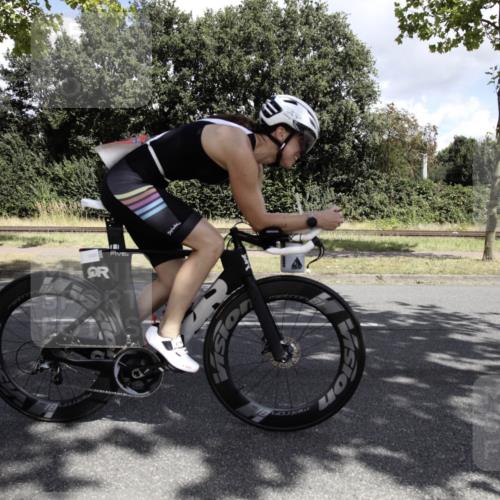 11.08.2024 - GEWOBA Citytriathlon Bremen H.Heesch http://msf.ph/oto/6777455 11.08.2024 12:32:59 Radfahren 786, 834, 846, 861, 916, 957, 967, 998, 1011, 1020, 1039 meine-sportfotos.de