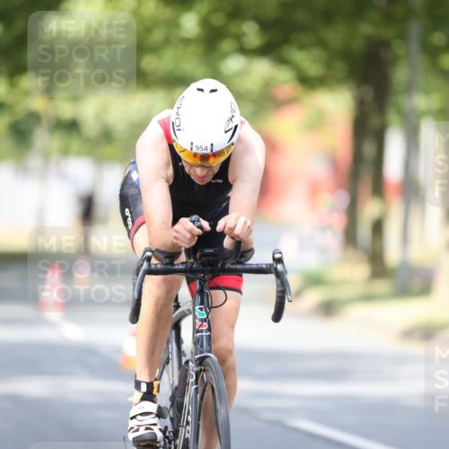11.08.2024 - GEWOBA Citytriathlon Bremen H.Heesch http://msf.ph/oto/6777775 11.08.2024 11:46:05 Radfahren 755, 775, 806, 845, 853, 954, 962 meine-sportfotos.de