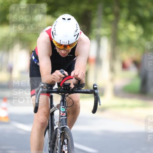 11.08.2024 - GEWOBA Citytriathlon Bremen H.Heesch http://msf.ph/oto/6777787 11.08.2024 11:46:05 Radfahren 755, 775, 806, 845, 853, 954, 962 meine-sportfotos.de