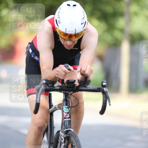 11.08.2024 - GEWOBA Citytriathlon Bremen H.Heesch http://msf.ph/oto/6777797 11.08.2024 11:46:05 Radfahren 755, 775, 806, 845, 853, 954, 962 meine-sportfotos.de