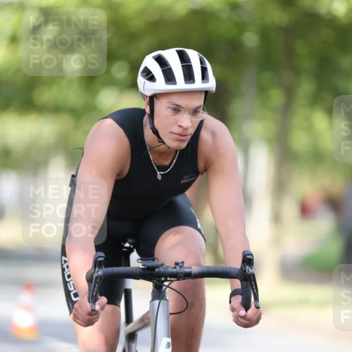 11.08.2024 - GEWOBA Citytriathlon Bremen H.Heesch http://msf.ph/oto/6777833 11.08.2024 11:46:07 Radfahren 755, 775, 806, 845, 853, 954, 962 meine-sportfotos.de