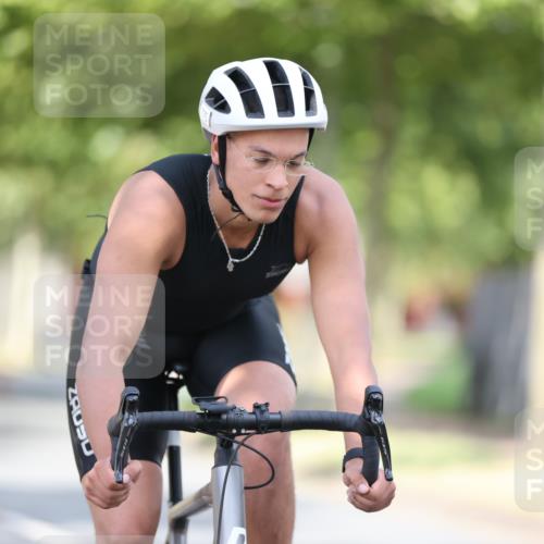 11.08.2024 - GEWOBA Citytriathlon Bremen H.Heesch http://msf.ph/oto/6777835 11.08.2024 11:46:07 Radfahren 755, 775, 806, 845, 853, 954, 962 meine-sportfotos.de