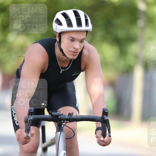 11.08.2024 - GEWOBA Citytriathlon Bremen H.Heesch http://msf.ph/oto/6777839 11.08.2024 11:46:07 Radfahren 755, 775, 806, 845, 853, 954, 962 meine-sportfotos.de