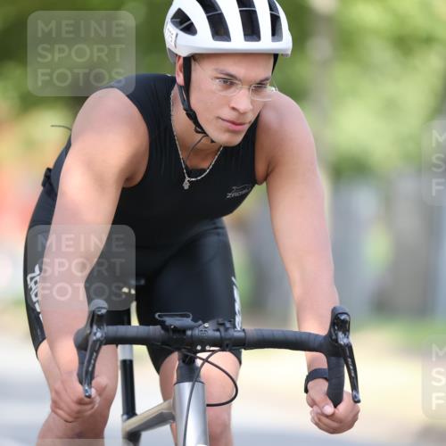 11.08.2024 - GEWOBA Citytriathlon Bremen H.Heesch http://msf.ph/oto/6777845 11.08.2024 11:46:07 Radfahren 755, 775, 806, 845, 853, 954, 962 meine-sportfotos.de