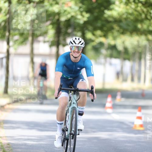 11.08.2024 - GEWOBA Citytriathlon Bremen H.Heesch http://msf.ph/oto/6777855 11.08.2024 11:46:09 Radfahren 755, 775, 806, 845, 853, 954, 962 meine-sportfotos.de