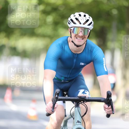 11.08.2024 - GEWOBA Citytriathlon Bremen H.Heesch http://msf.ph/oto/6777905 11.08.2024 11:46:10 Radfahren 755, 775, 806, 845, 853, 954, 962 meine-sportfotos.de