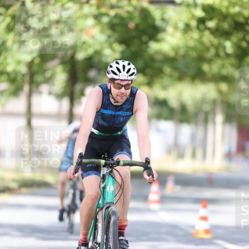 11.08.2024 - GEWOBA Citytriathlon Bremen H.Heesch http://msf.ph/oto/6777931 11.08.2024 11:46:13 Radfahren 755, 757, 775, 806, 839, 845, 853, 954, 962 meine-sportfotos.de