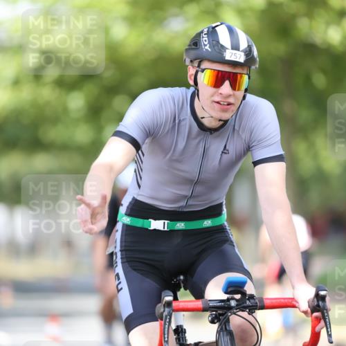 11.08.2024 - GEWOBA Citytriathlon Bremen H.Heesch http://msf.ph/oto/6778113 11.08.2024 11:46:27 Radfahren 703, 757, 768, 773, 839, 843, 942 meine-sportfotos.de