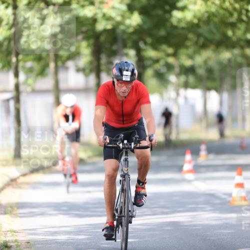11.08.2024 - GEWOBA Citytriathlon Bremen H.Heesch http://msf.ph/oto/6778176 11.08.2024 11:46:30 Radfahren 703, 757, 768, 773, 839, 843, 942, 1040 meine-sportfotos.de