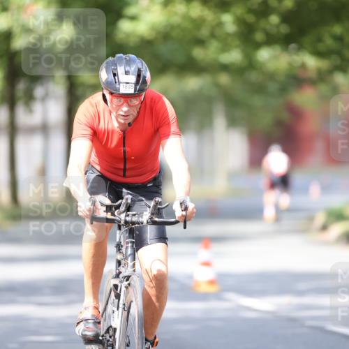 11.08.2024 - GEWOBA Citytriathlon Bremen H.Heesch http://msf.ph/oto/6778209 11.08.2024 11:46:31 Radfahren 703, 757, 768, 773, 798, 839, 843, 942, 1040 meine-sportfotos.de