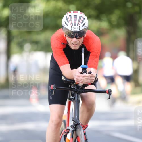 11.08.2024 - GEWOBA Citytriathlon Bremen H.Heesch http://msf.ph/oto/6778261 11.08.2024 11:46:33 Radfahren 703, 757, 768, 773, 798, 839, 843, 942, 1040 meine-sportfotos.de