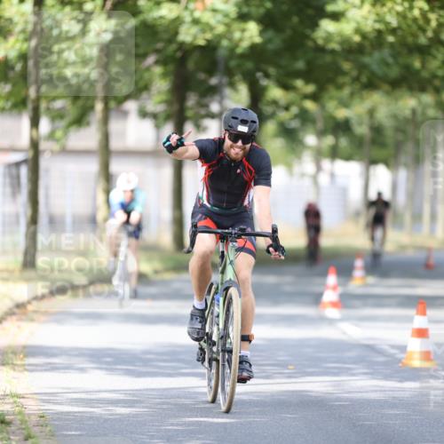 11.08.2024 - GEWOBA Citytriathlon Bremen H.Heesch http://msf.ph/oto/6778290 11.08.2024 11:46:36 Radfahren 703, 757, 768, 773, 798, 839, 843, 942, 1040 meine-sportfotos.de