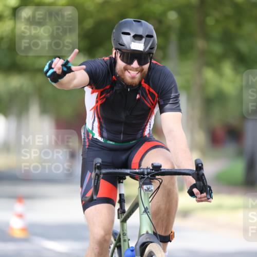 11.08.2024 - GEWOBA Citytriathlon Bremen H.Heesch http://msf.ph/oto/6778361 11.08.2024 11:46:37 Radfahren 703, 757, 768, 773, 798, 839, 843, 942, 1040 meine-sportfotos.de