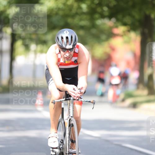 11.08.2024 - GEWOBA Citytriathlon Bremen H.Heesch http://msf.ph/oto/6778536 11.08.2024 11:46:56 Radfahren 798, 903 meine-sportfotos.de