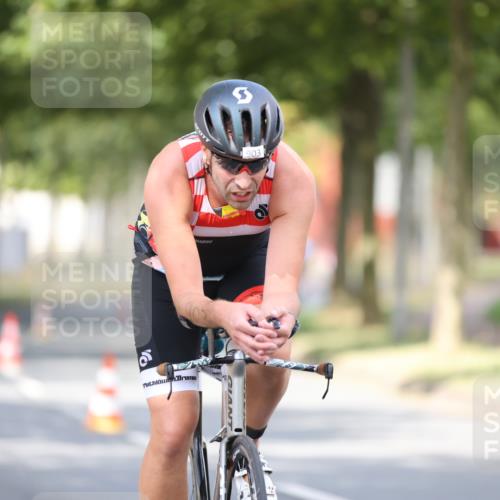 11.08.2024 - GEWOBA Citytriathlon Bremen H.Heesch http://msf.ph/oto/6778554 11.08.2024 11:46:56 Radfahren 798, 903 meine-sportfotos.de
