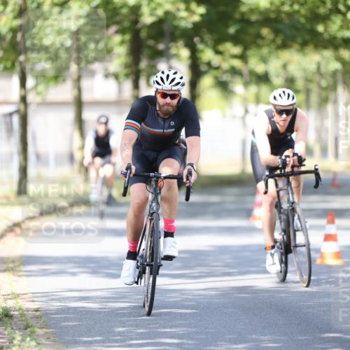 11.08.2024 - GEWOBA Citytriathlon Bremen H.Heesch http://msf.ph/oto/6781667 11.08.2024 11:49:59 Radfahren 785, 796, 862, 881, 979 meine-sportfotos.de