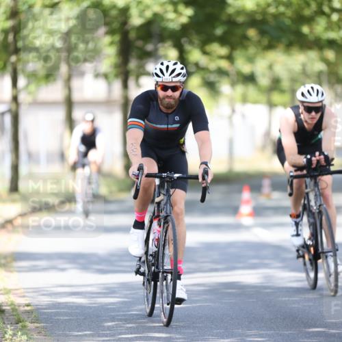 11.08.2024 - GEWOBA Citytriathlon Bremen H.Heesch http://msf.ph/oto/6781681 11.08.2024 11:49:59 Radfahren 785, 796, 862, 881, 979 meine-sportfotos.de