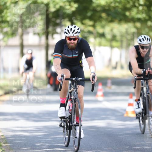 11.08.2024 - GEWOBA Citytriathlon Bremen H.Heesch http://msf.ph/oto/6781692 11.08.2024 11:49:59 Radfahren 785, 796, 862, 881, 979 meine-sportfotos.de