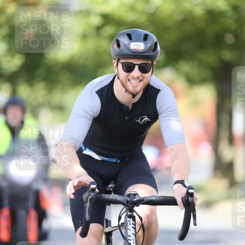 11.08.2024 - GEWOBA Citytriathlon Bremen H.Heesch http://msf.ph/oto/6781766 11.08.2024 11:50:03 Radfahren 785, 796, 862, 881, 929, 979, 1022 meine-sportfotos.de
