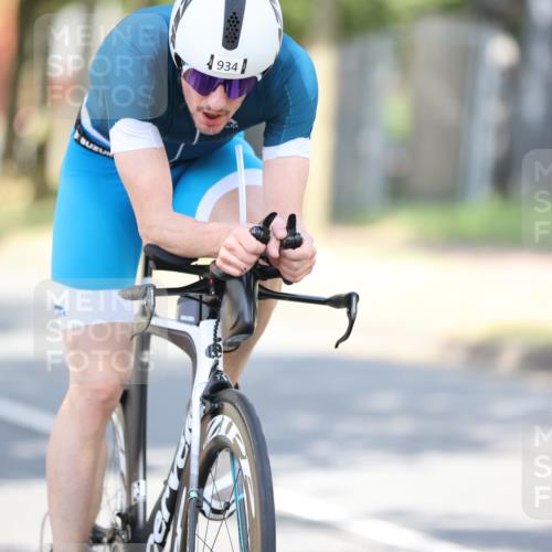 11.08.2024 - GEWOBA Citytriathlon Bremen H.Heesch http://msf.ph/oto/6782283 11.08.2024 11:50:59 Radfahren 742, 812, 892, 908, 934, 1021 meine-sportfotos.de