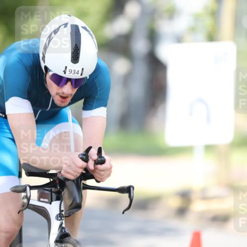 11.08.2024 - GEWOBA Citytriathlon Bremen H.Heesch http://msf.ph/oto/6782290 11.08.2024 11:50:59 Radfahren 742, 812, 892, 908, 934, 1021 meine-sportfotos.de