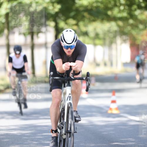 11.08.2024 - GEWOBA Citytriathlon Bremen H.Heesch http://msf.ph/oto/6782324 11.08.2024 11:51:01 Radfahren 742, 812, 892, 908, 934 meine-sportfotos.de