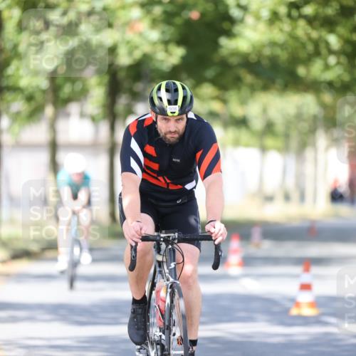 11.08.2024 - GEWOBA Citytriathlon Bremen H.Heesch http://msf.ph/oto/6782394 11.08.2024 11:51:04 Radfahren 742, 812, 892, 908, 934 meine-sportfotos.de