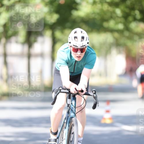 11.08.2024 - GEWOBA Citytriathlon Bremen H.Heesch http://msf.ph/oto/6782443 11.08.2024 11:51:07 Radfahren 742, 803, 812, 863, 892, 908, 934 meine-sportfotos.de