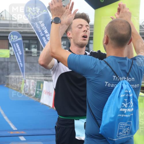 11.08.2024 - GEWOBA Citytriathlon Bremen Lena Gebhardt http://msf.ph/oto/6785968 11.08.2024 11:03:02 Ziel 63, 72 meine-sportfotos.de