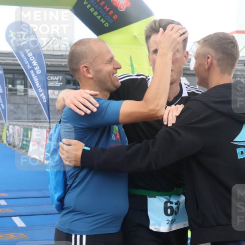 11.08.2024 - GEWOBA Citytriathlon Bremen Lena Gebhardt http://msf.ph/oto/6786010 11.08.2024 11:03:05 Ziel  meine-sportfotos.de