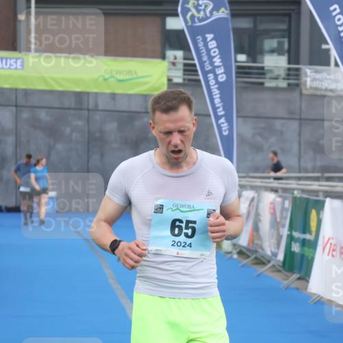 11.08.2024 - GEWOBA Citytriathlon Bremen Lena Gebhardt http://msf.ph/oto/6786093 11.08.2024 11:03:23 Ziel 65 meine-sportfotos.de