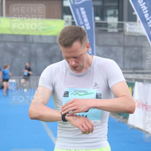 11.08.2024 - GEWOBA Citytriathlon Bremen Lena Gebhardt http://msf.ph/oto/6786104 11.08.2024 11:03:24 Ziel 65, 85 meine-sportfotos.de