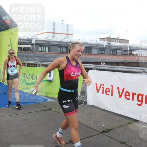 11.08.2024 - GEWOBA Citytriathlon Bremen Lena Gebhardt http://msf.ph/oto/6786404 11.08.2024 11:05:05 Ziel 46, 105 meine-sportfotos.de