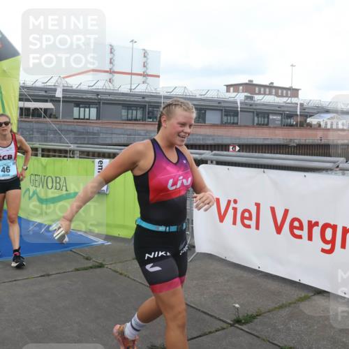 11.08.2024 - GEWOBA Citytriathlon Bremen Lena Gebhardt http://msf.ph/oto/6786407 11.08.2024 11:05:05 Ziel 46, 105 meine-sportfotos.de