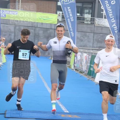 11.08.2024 - GEWOBA Citytriathlon Bremen Lena Gebhardt http://msf.ph/oto/6786417 11.08.2024 11:05:30 Ziel 57 meine-sportfotos.de