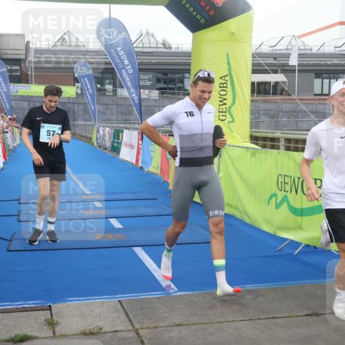 11.08.2024 - GEWOBA Citytriathlon Bremen Lena Gebhardt http://msf.ph/oto/6786441 11.08.2024 11:05:31 Ziel 57 meine-sportfotos.de