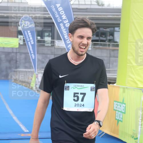 11.08.2024 - GEWOBA Citytriathlon Bremen Lena Gebhardt http://msf.ph/oto/6786456 11.08.2024 11:05:34 Ziel  meine-sportfotos.de