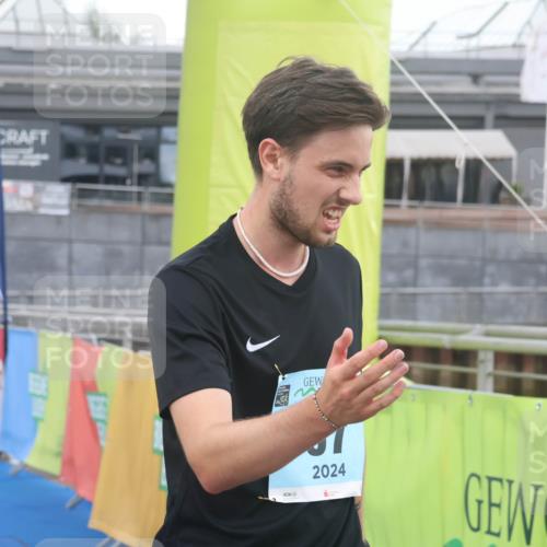 11.08.2024 - GEWOBA Citytriathlon Bremen Lena Gebhardt http://msf.ph/oto/6786466 11.08.2024 11:05:34 Ziel  meine-sportfotos.de
