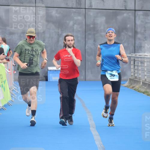 11.08.2024 - GEWOBA Citytriathlon Bremen Lena Gebhardt http://msf.ph/oto/6786478 11.08.2024 11:05:53 Ziel 30 meine-sportfotos.de
