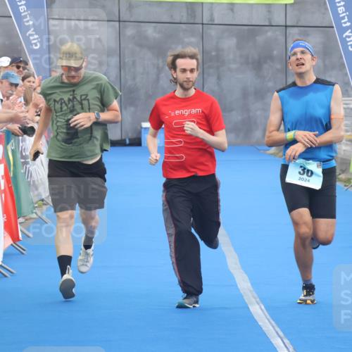 11.08.2024 - GEWOBA Citytriathlon Bremen Lena Gebhardt http://msf.ph/oto/6786494 11.08.2024 11:05:56 Ziel 30 meine-sportfotos.de