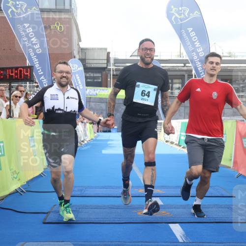 11.08.2024 - GEWOBA Citytriathlon Bremen Lena Gebhardt http://msf.ph/oto/6787098 11.08.2024 11:14:07 Ziel 64, 77 meine-sportfotos.de