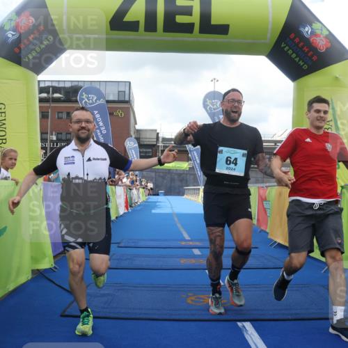 11.08.2024 - GEWOBA Citytriathlon Bremen Lena Gebhardt http://msf.ph/oto/6787107 11.08.2024 11:14:08 Ziel 64, 77 meine-sportfotos.de