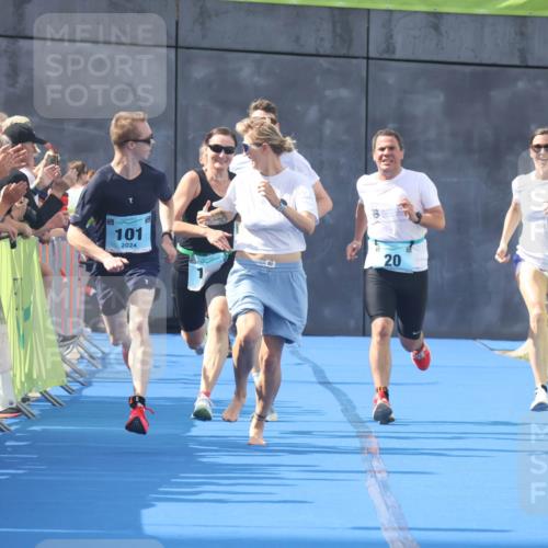 11.08.2024 - GEWOBA Citytriathlon Bremen Lena Gebhardt http://msf.ph/oto/6787166 11.08.2024 11:14:32 Ziel 20, 33, 101 meine-sportfotos.de
