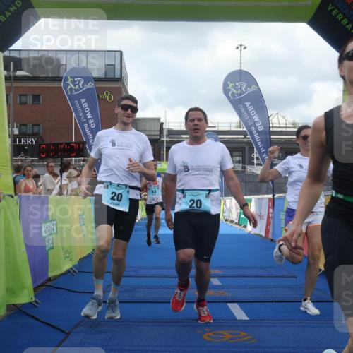 11.08.2024 - GEWOBA Citytriathlon Bremen Lena Gebhardt http://msf.ph/oto/6787210 11.08.2024 11:14:37 Ziel 20, 33, 101 meine-sportfotos.de