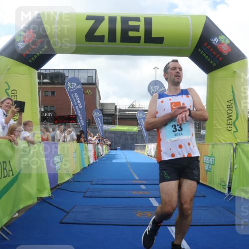 11.08.2024 - GEWOBA Citytriathlon Bremen Lena Gebhardt http://msf.ph/oto/6787237 11.08.2024 11:14:39 Ziel 20, 33, 101 meine-sportfotos.de